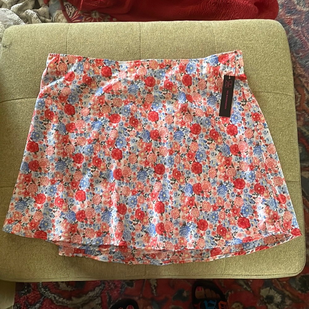 Soft floral mini skirt